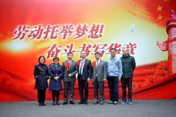 向勞模致敬！華虹集團2位上海市勞動模范和2個上海市模范集體受表彰